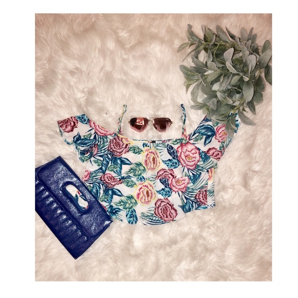 H&M Tops - H&M floral top ✨